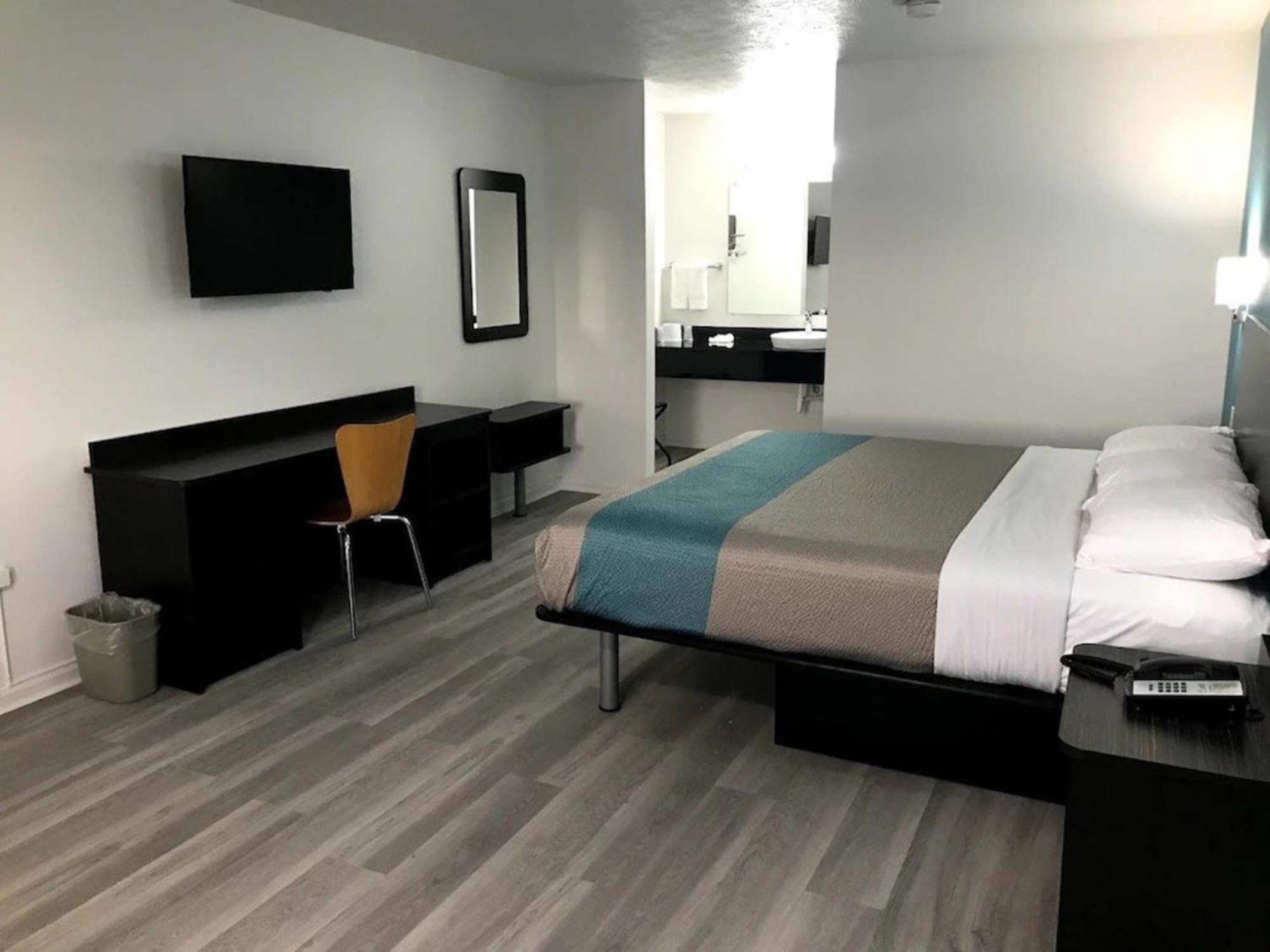Motel 6-Metropolis, Il Exteriör bild