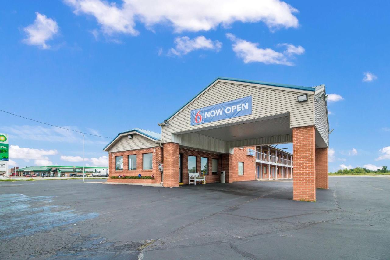 Motel 6-Metropolis, Il Exteriör bild